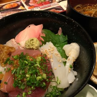 海鮮三味丼(虎連坊 大手町店 （とられんぼう）)