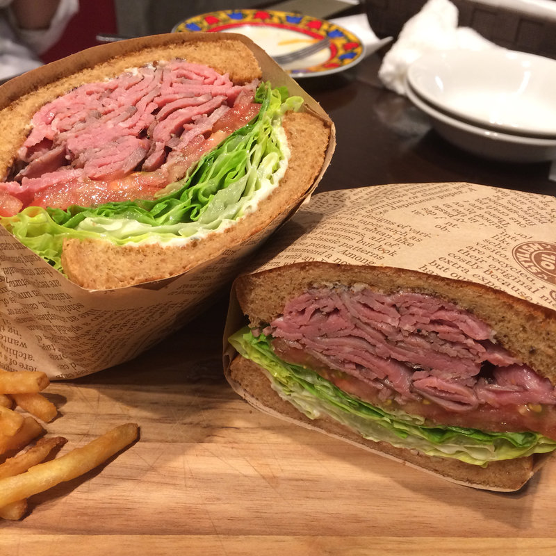 ローストビーフサンドイッチ(ミートファクトリー＆カフェ亀戸)