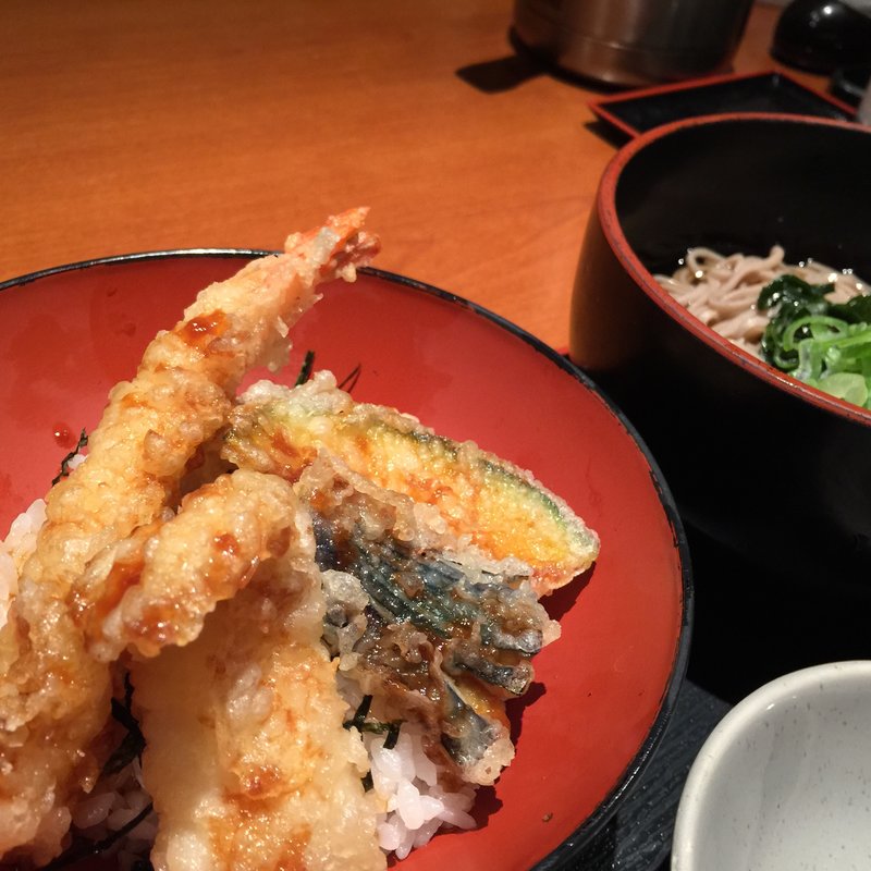 天丼と冷たい蕎麦のセット(素材屋 大手町ビル店 （ソザイヤ）)