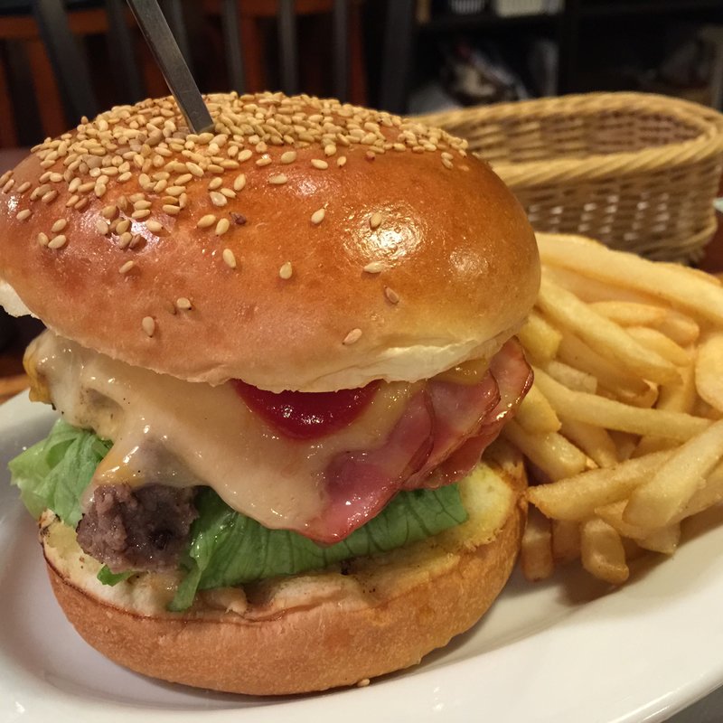 ベーコンチーズマッチョバーガー(Grill&Bar THE BALLY'S （グリルアンドバー ザ・バリーズ）)