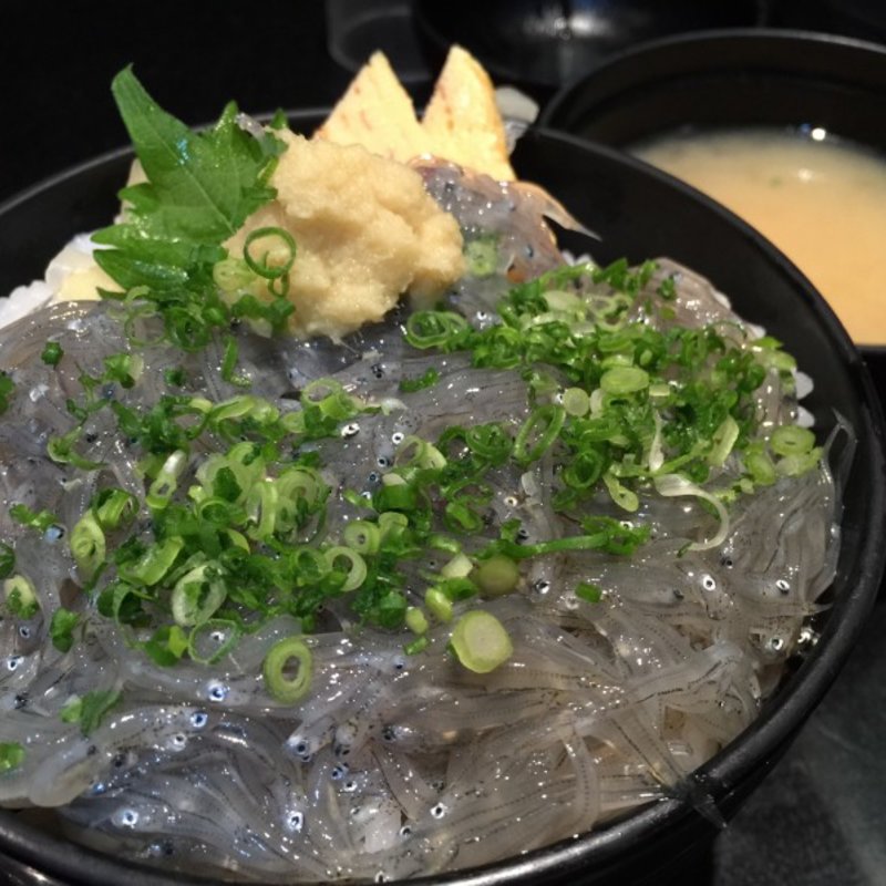 生しらす丼(わさび 大手町店)