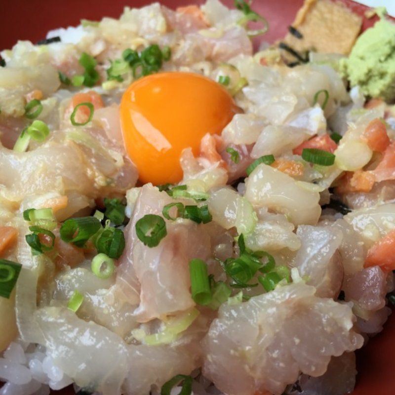 活貝活魚五種なめろう丼(漁師料理たてやま)