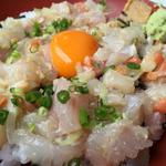 活貝活魚五種なめろう丼(漁師料理たてやま)