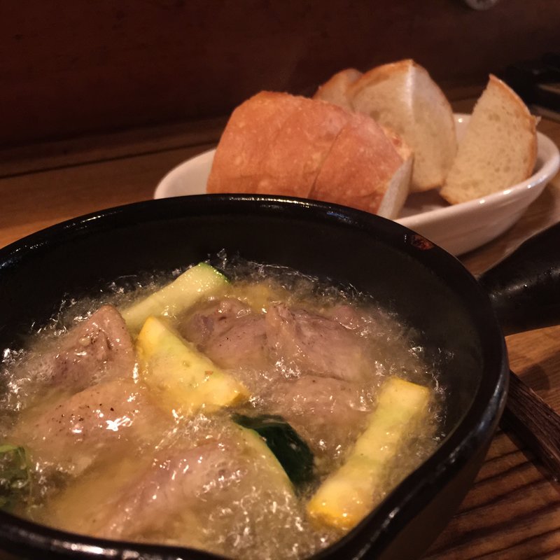 マグロホホ肉とズッキーニのアヒージョ(トリップ)