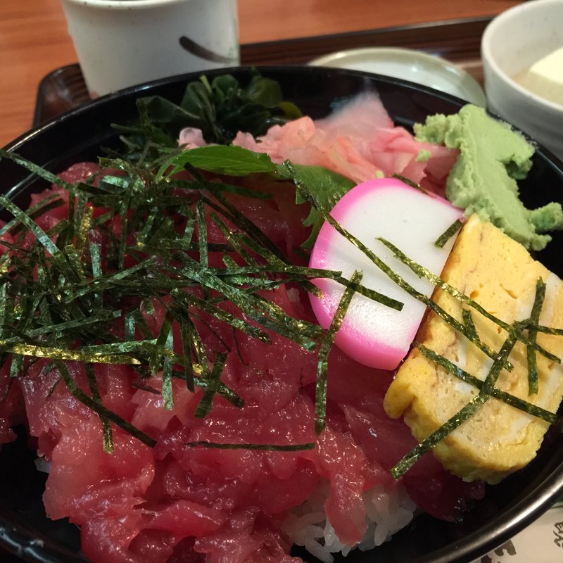 鉄火丼と豚汁セット(玉乃光酒蔵 山田錦店 （たまのひかりしゅぞう やまだにしきてん）)