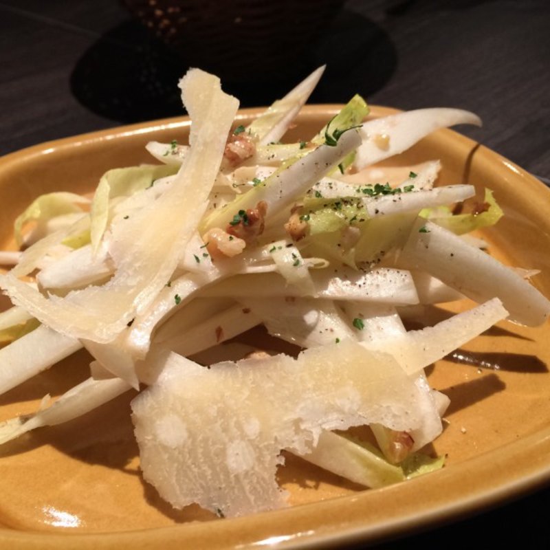 アンディーブとくるみとパルミジャーノのサラダ(草加パリ食堂 エルブ)
