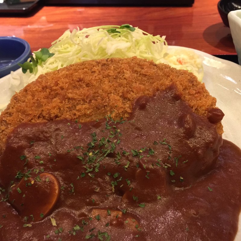 特大横浜メンチカツ定食(酒場蛍火 大手町ファーストスクエア店)