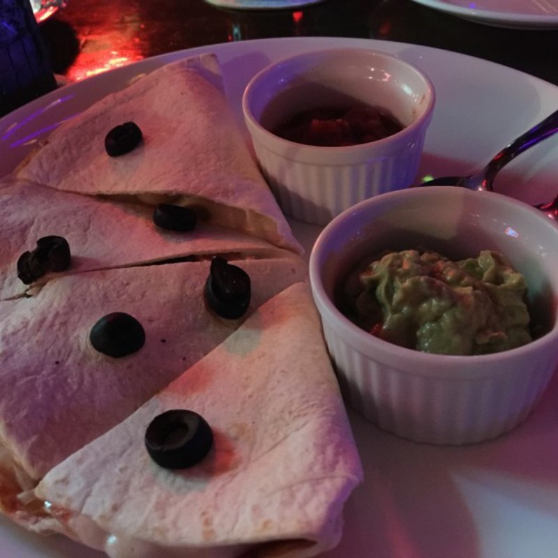 ケサディーア(APACHE JCT a.k.a. COUNTRY MORE Restaurant Bar)