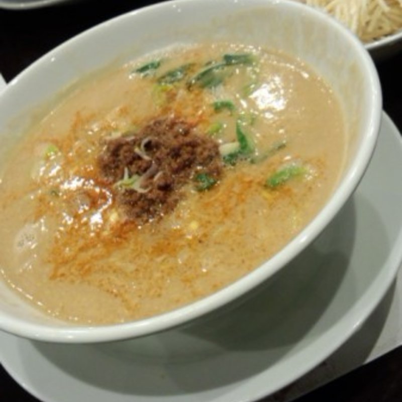 白ゴマのタンタンメン(中華菜館 水蓮月 新丸ビル店 （チュウカサイカン　ロータスムーン）)