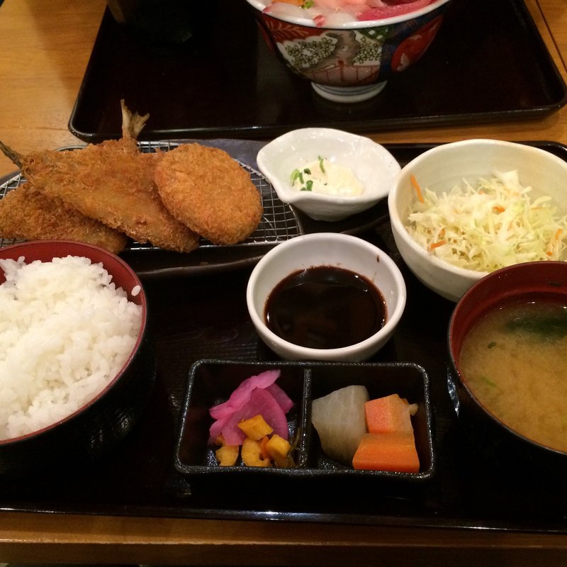アジフライとメンチカツ定食(魚盛 丸の内店 )