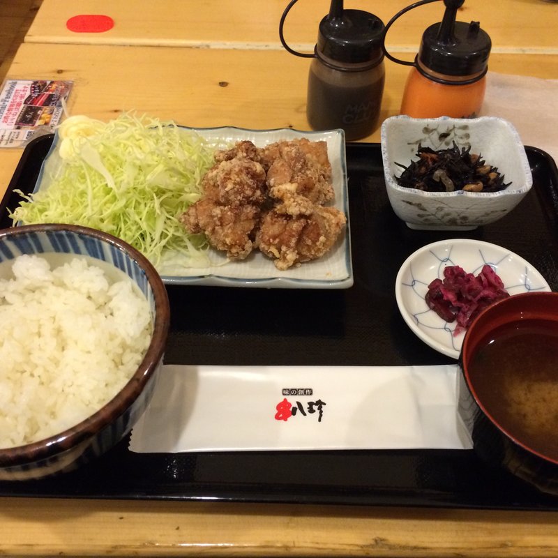 唐揚げ定食(炭火焼き鳥 串八珍 大手町ファーストスクエア店)