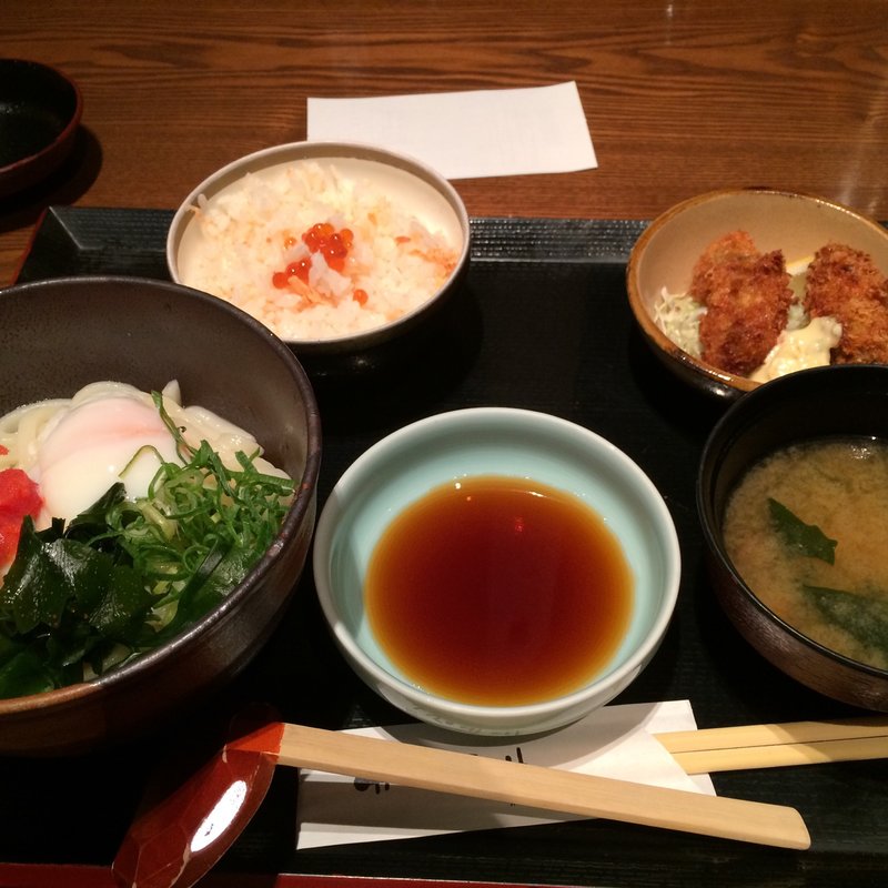 明太釜玉うどんと秋焼鮭ごはん膳(魚菜 まほらま)