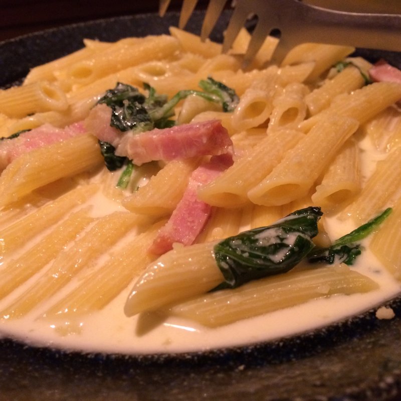 ほうれん草とベーコンのゴルゴンゾーラチーズクリーム(トリップ)