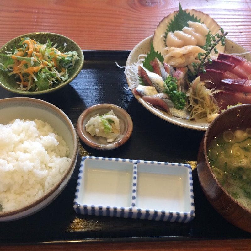 お刺身定食(ろぐ亭)