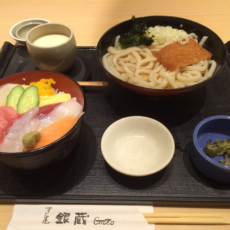 海鮮チラシうどんセット(すし屋 銀蔵 大手町ファーストスクエア店)
