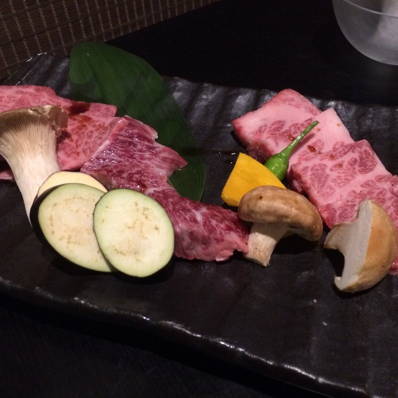 黒毛和牛上三種盛り(外苑)