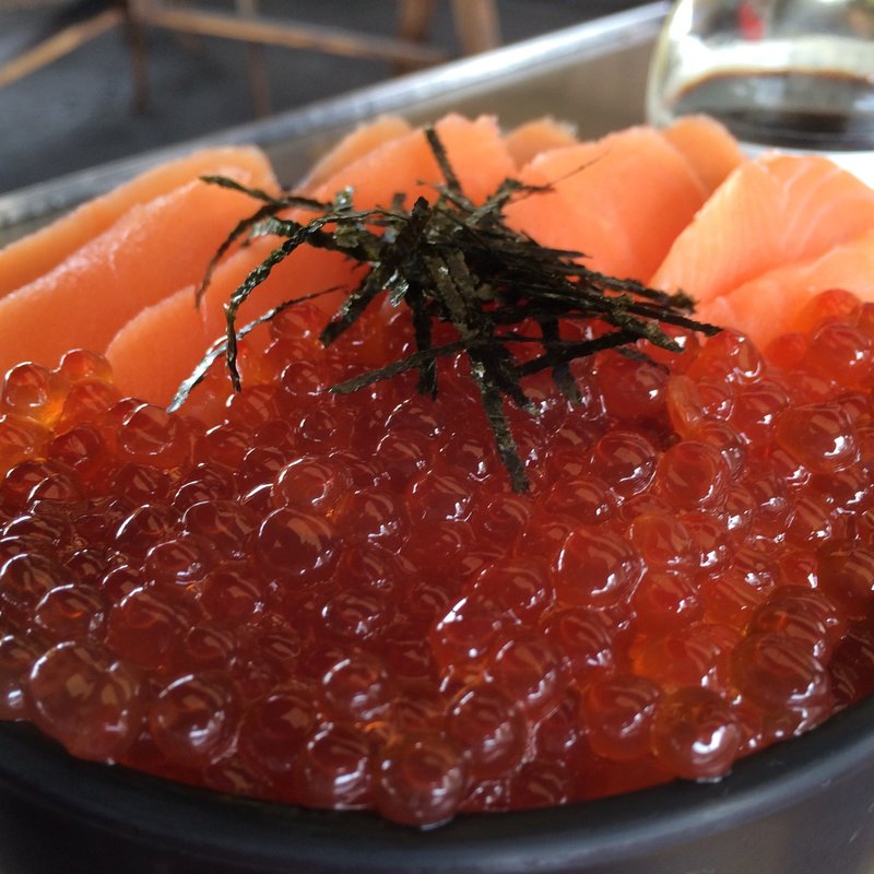 鮭の親子丼(喰い処 鮭番屋 （しゃけばんや）)