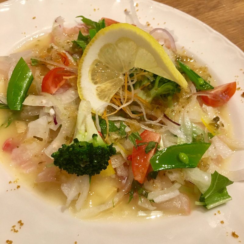 真鯛のカルパッチョ 香味野菜添え（ハーフ）(オステリア·ド·イタリア·オリーブ (Osteria d'Italia OLIVE))