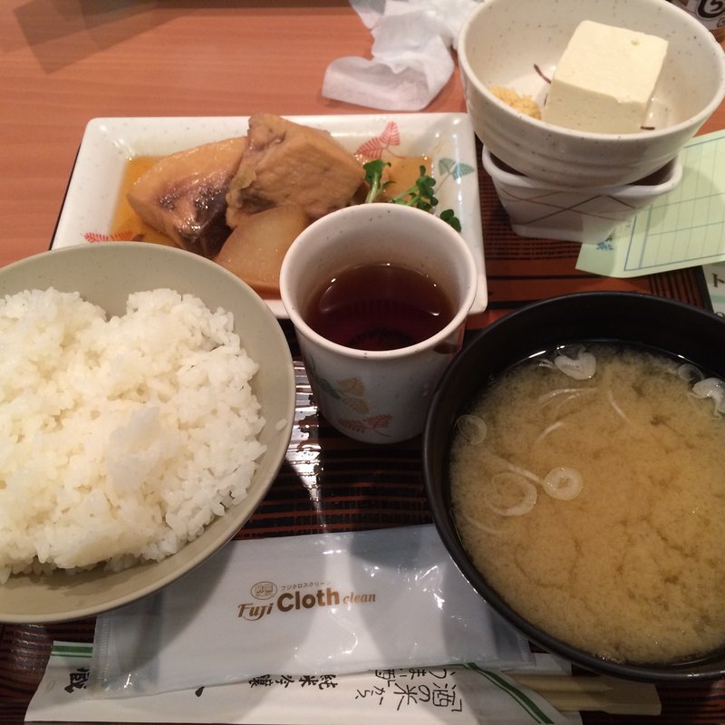 煮魚定食(玉乃光酒蔵 山田錦店 （たまのひかりしゅぞう やまだにしきてん）)