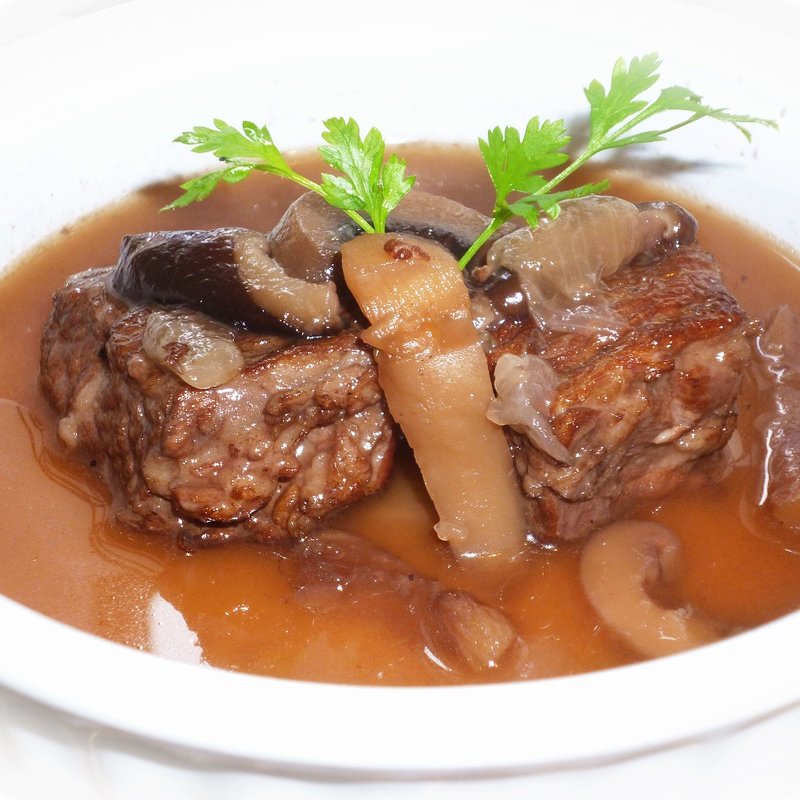 牛肉のやわらかワイン煮(七つの月の夢 )