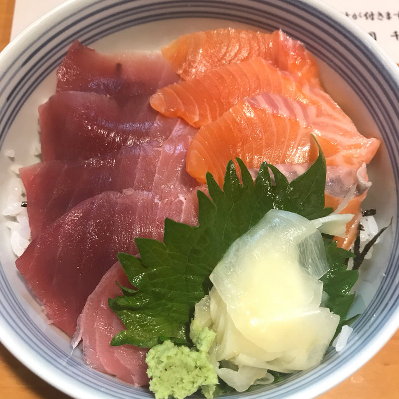 本日のおすすめ（さくら鱒とマグロ丼）(魚河岸三代目 千秋)