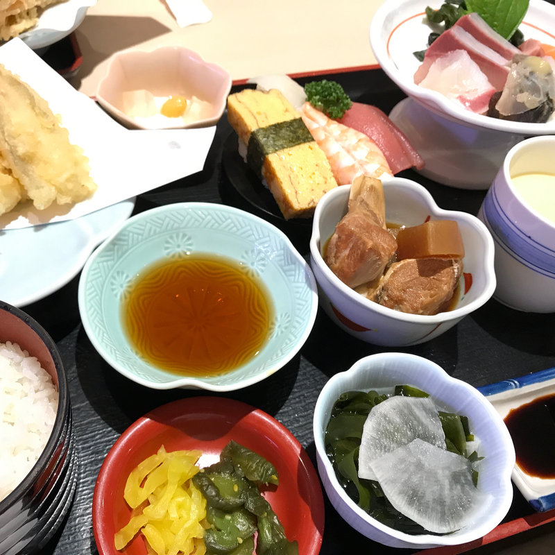 まんぷく定食(ここも 空港通り店 )