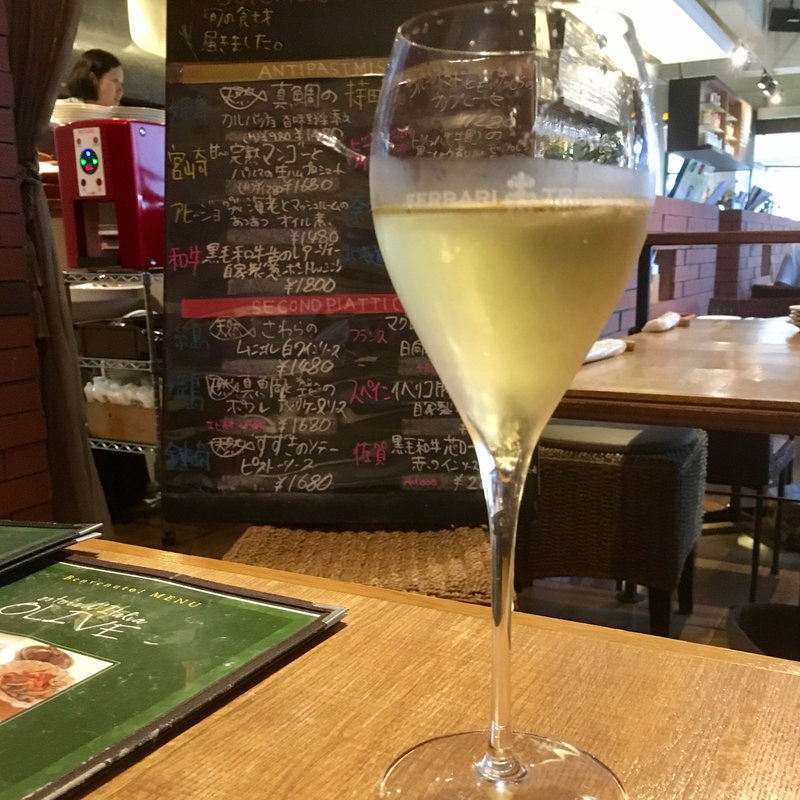 フェラーリ・マキシマム・ブリュット（グラス）(オステリア·ド·イタリア·オリーブ (Osteria d'Italia OLIVE))