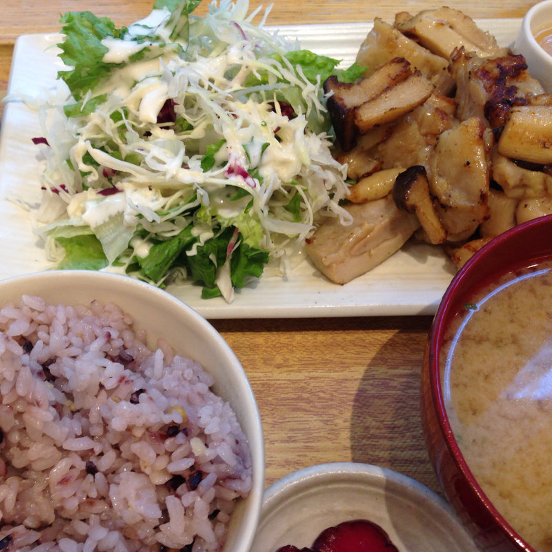 鶏とエリンギの炙り焼き ゆず味曽ソース定食(さち福やCafe 汐留シティセンター)