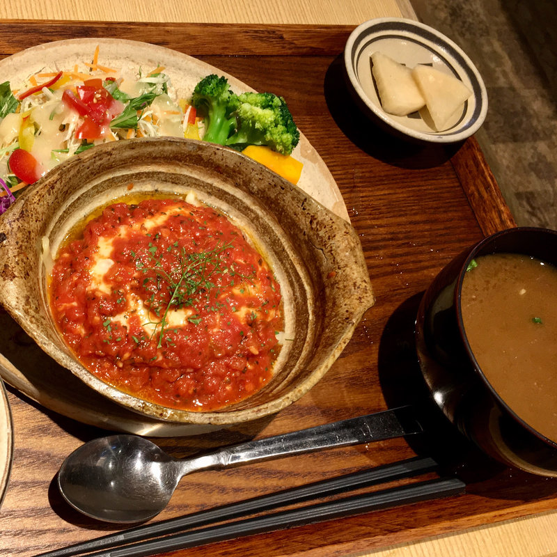 紅豚和牛合い挽きハンバーグ味噌トマトソース チーズトッピング(味噌めしや まるたま )