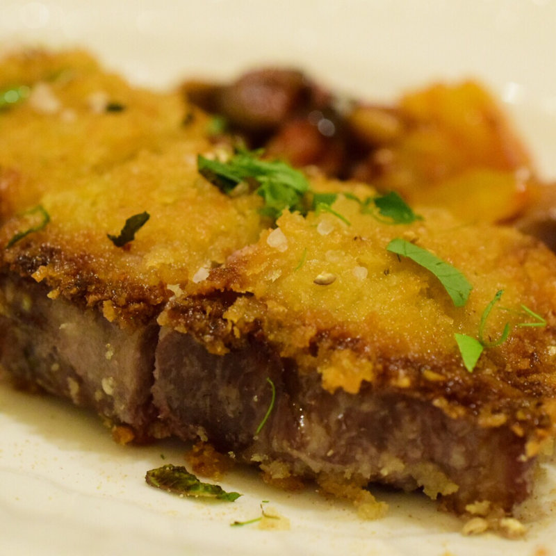 熟成牛のパレルモ風カツレツ(カルネヤ)
