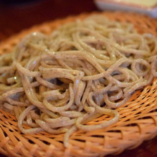 本格派の蕎麦　粗挽き(宇奈根 山中)
