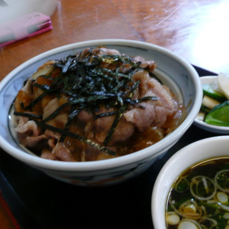 肉丼(ファミリーレストランまつがみ )