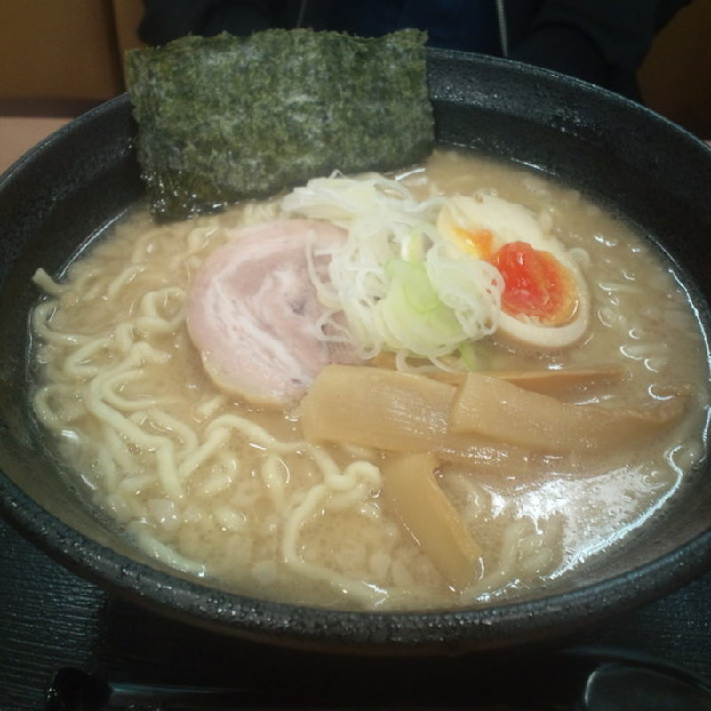 豚骨醤油ラーメン(瀧乃家     )