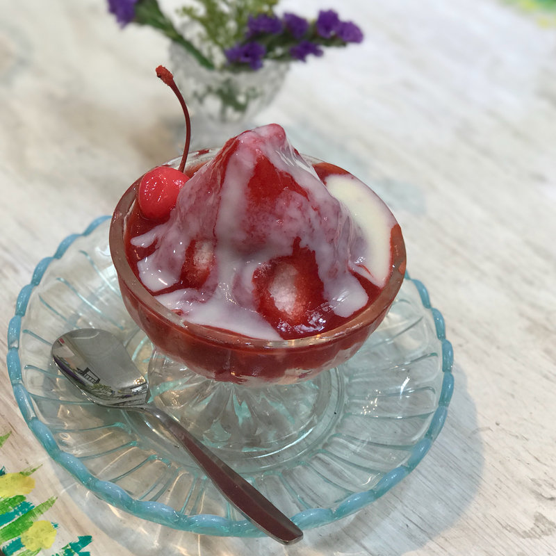 イチゴのかき氷(COVAr おやつさろんｃａｆｅ （コバァ おやつさろんカフェ）)