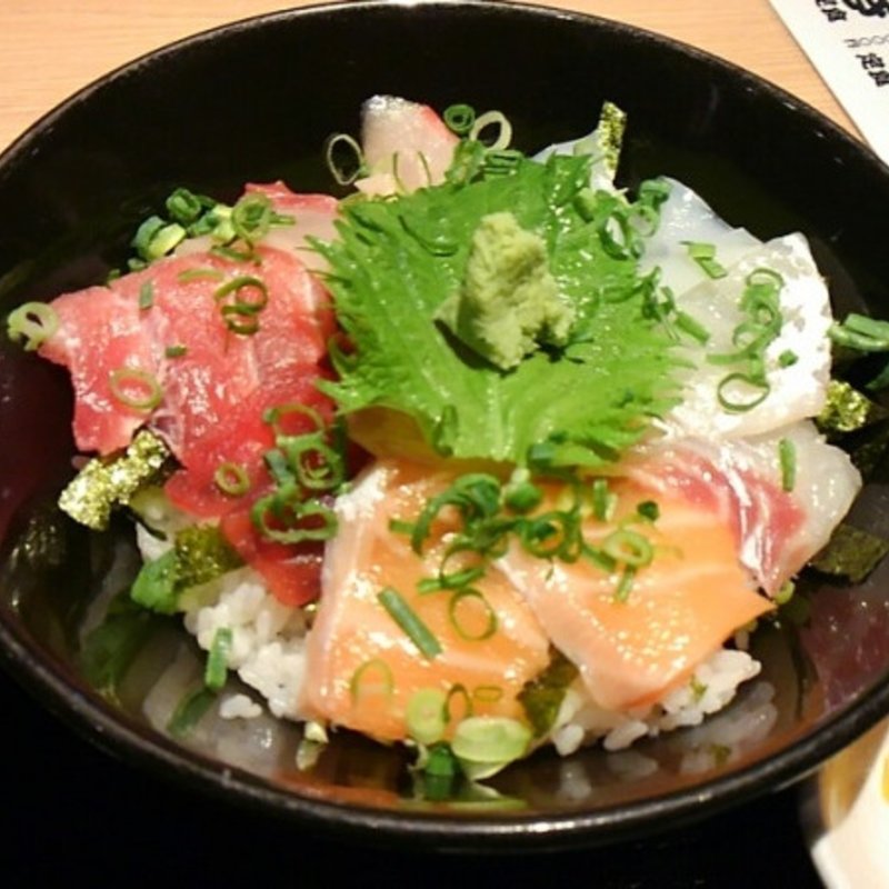 海鮮丼(居酒屋 朝次郎 天神ビル店 （あさじろう）)