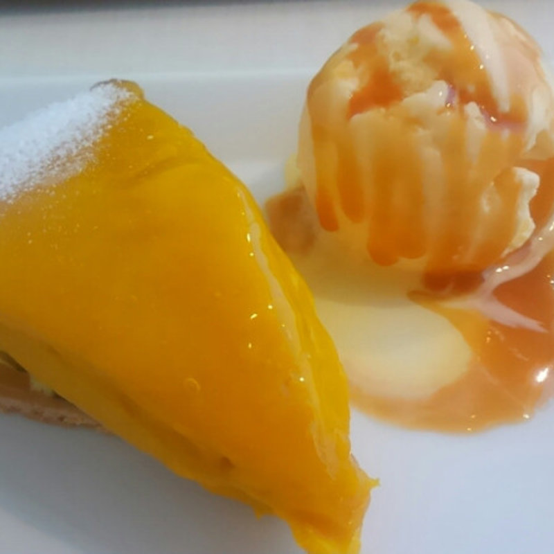 かぼちゃのタルト　キャラメルソースかけバニラアイス添え(nana's green tea 天神ソラリア店)