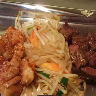 ホルモンとサガリの定食(鉄板焼天神ホルモン 総本店(旧ソラリアステージ店))