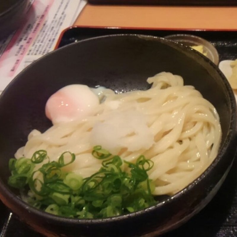 ぶっかけに温泉卵(さぬきうどん 大木戸 福岡舞鶴店)