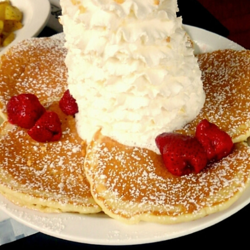 ストロベリーホイップクリームとマカダミアナッツ(Eggs 'n Things 福岡天神店)