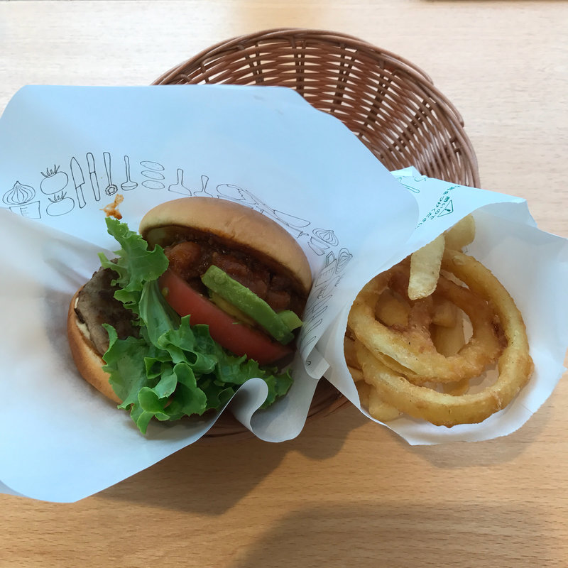 【期間限定】アボカドチリバーガー オニポテ（フレンチフライポテト＆オニオンフライ） (モスバーガー 国分寺南口店 )