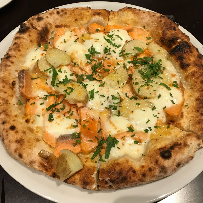 スモークサーモンとスカモルツァのミント風味(LEGAME)