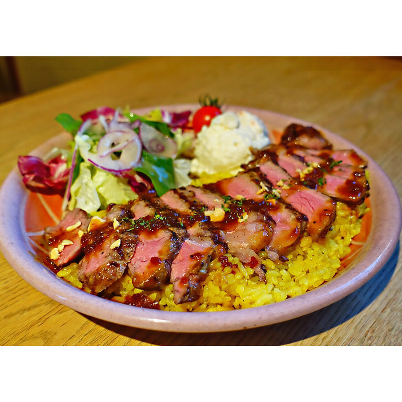 ステーキオンライス(Esquerre Cafe)