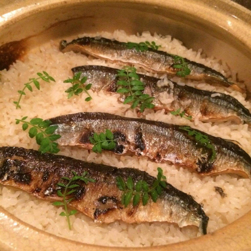 サンマの炊き込みご飯(和食と串揚げ 六角亭 （ろっかくてい）)