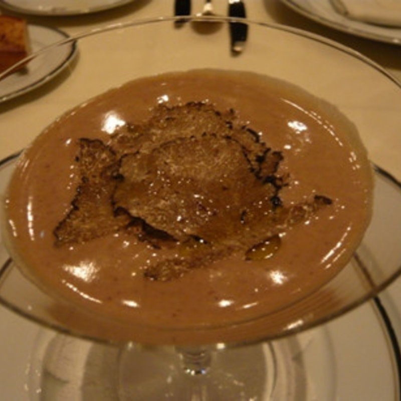 ブッファラソースの　スープ仕立て(Terres de Truffes, Tokyo （テール・ド・トリュフ東京）)