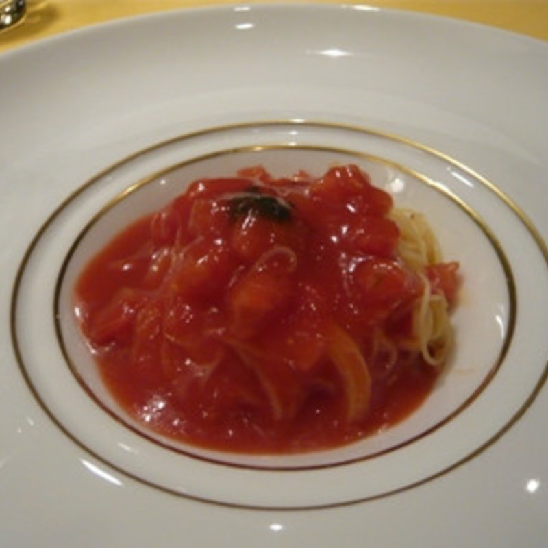 トマトの冷製パスタ(リストランテ オステリア)