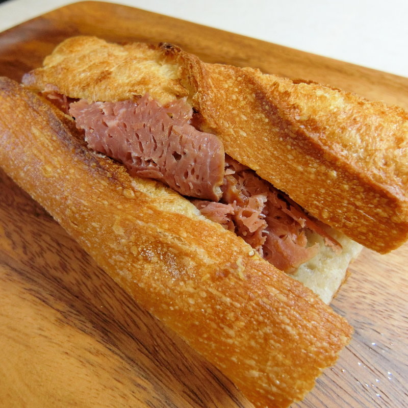 コーンドビーフのバゲットサンド(メゾンカイザー 銀座松屋店)