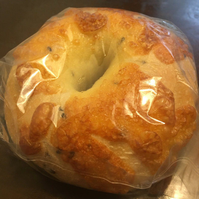 ゴマとチーズのベーグル(コバトパン工場)