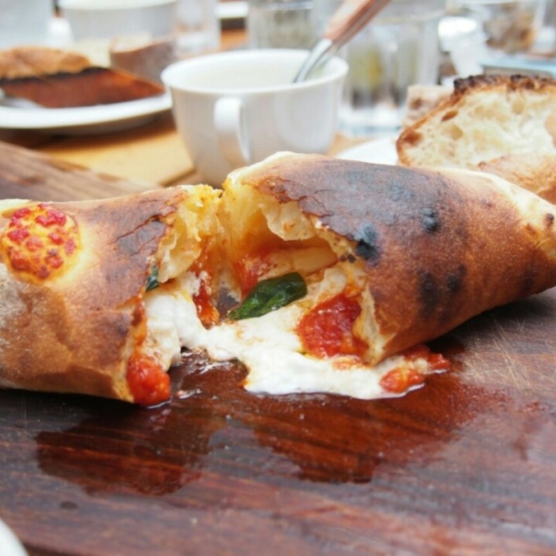 カルツォーネ(ベーカリー@レストラン 沢村 旧軽井沢)