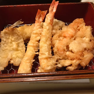 下町風情たっぷりの浅草で食べたい、絶品天ぷら料理。