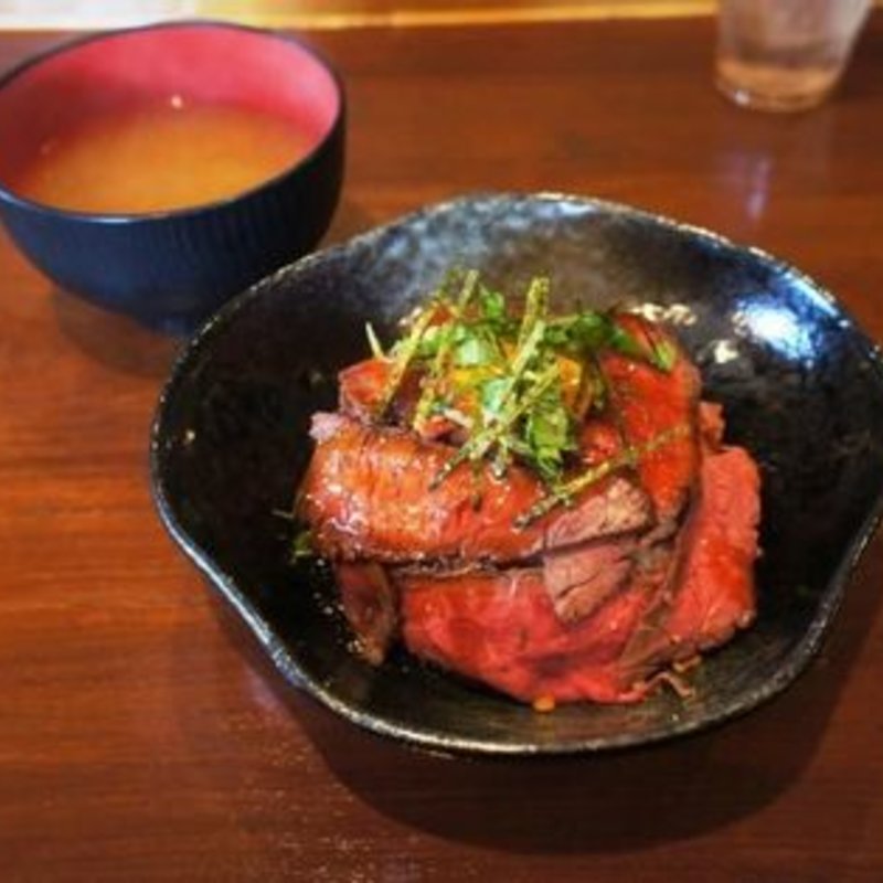 ローストビーフ丼(ミート ヒバチ )